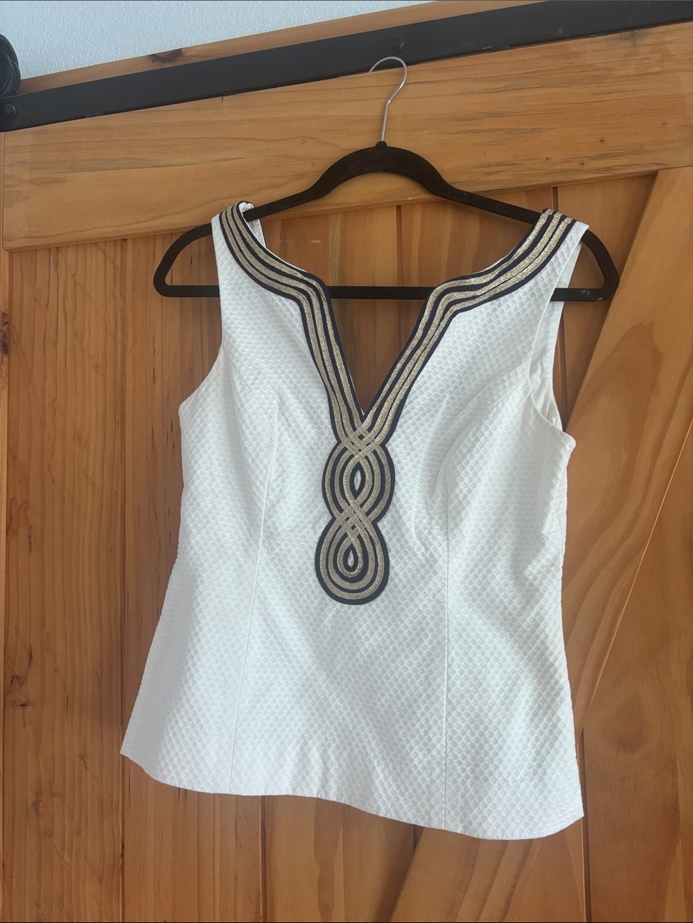 Lilly Pulitzer Sleeveless White Textured V-Neck Top with Navy & Gold Trim